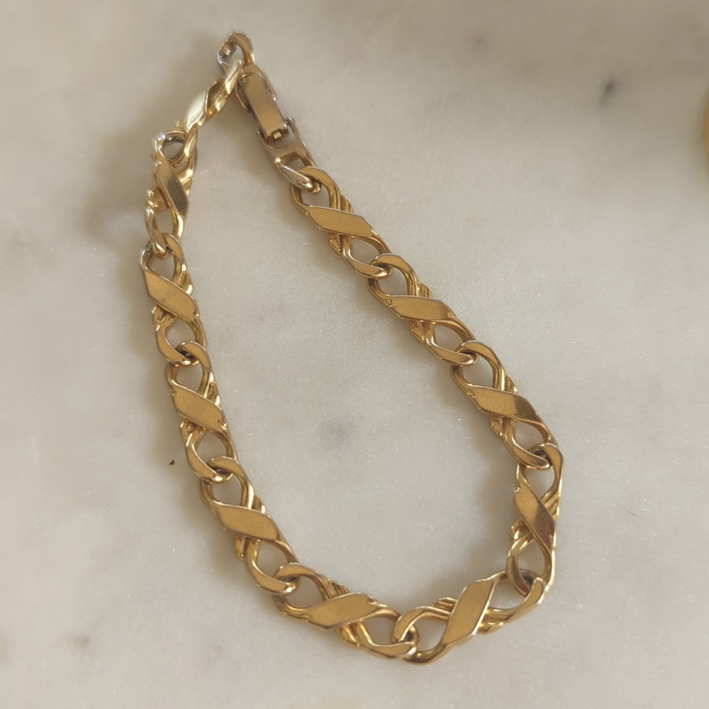 Gold tone bracelet